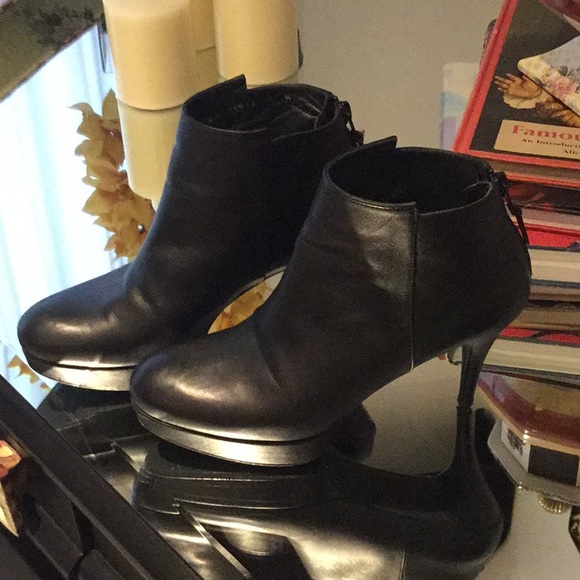 Shoes - Picture 2 of 8